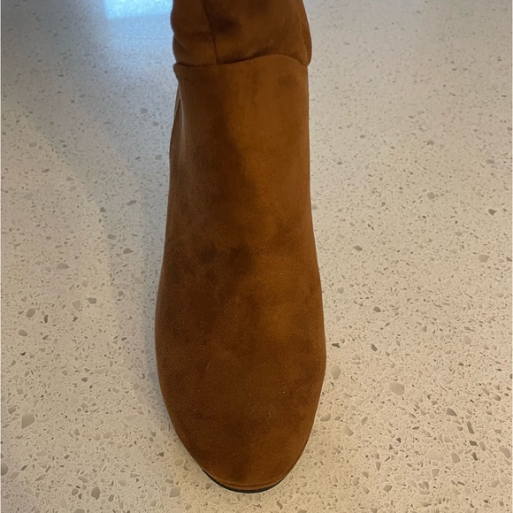 Brand new Le Chateau knee high brown suede like boots - Picture 4 of 5
